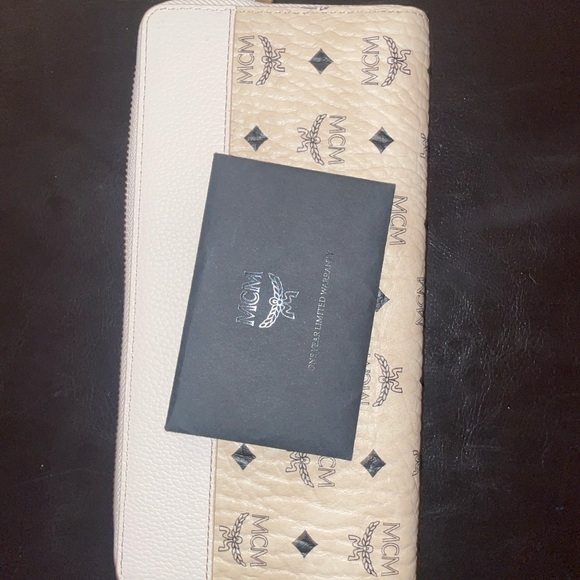Women’s MCM wallet (NEW) - Picture 2 of 6